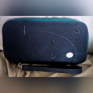 Haiku Wristlet/Wallet - Black/Green 💜